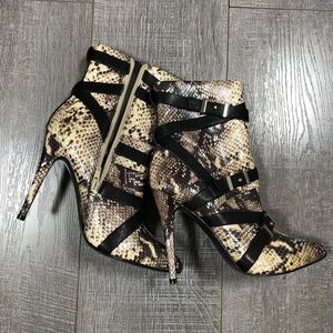 GUESS Women’s Heeled Boots Parley Snake Printed Pointed Size 7 ½ M